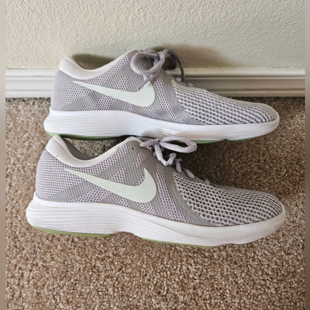 Nike revolution 4 9